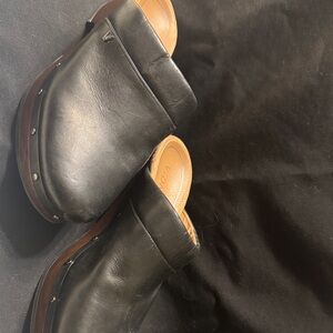 Vionic Black Leather Women’s Loafers